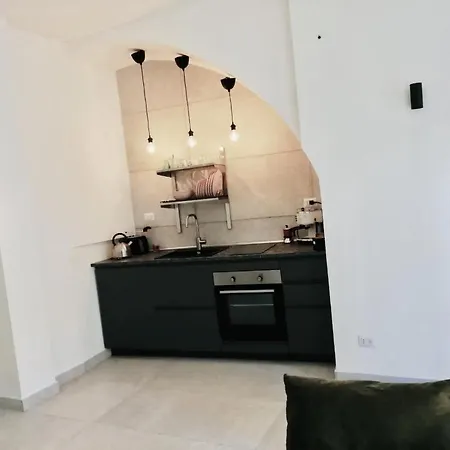 Casa Abbatuzzu أتشيريالي
