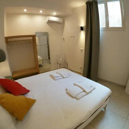 Casa Abbatuzzu أتشيريالي
